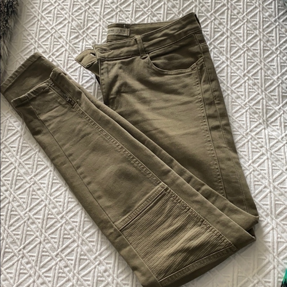 Zara moto style skinny jeans with zipper, size 6